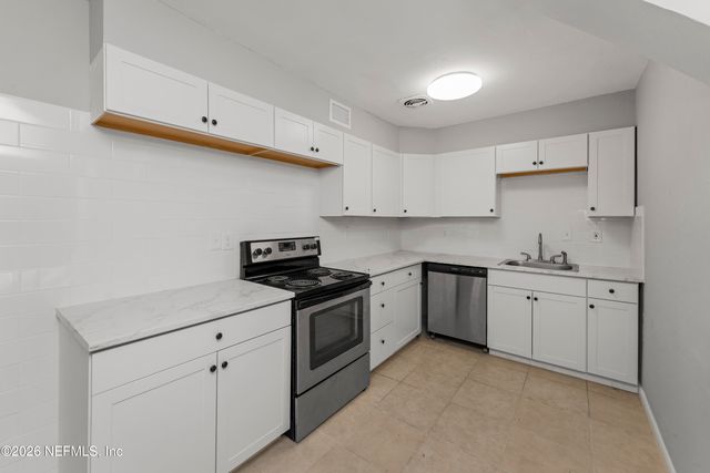 6171 CEDAR HILLS Boulevard, Jacksonville, FL 32210