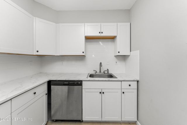 6171 CEDAR HILLS Boulevard, Jacksonville, FL 32210