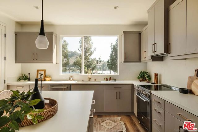 3867 N Riley Lane, Los Angeles, CA 90065