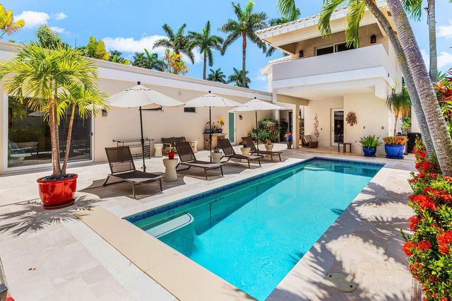 17069 Royal Cove Way, Boca Raton, FL 33496