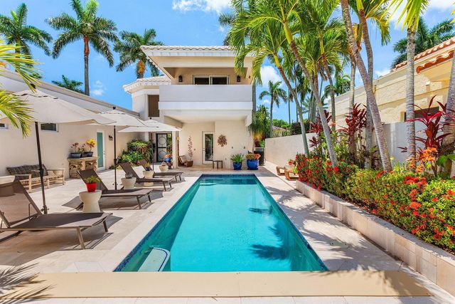 17069 Royal Cove Way, Boca Raton, FL 33496