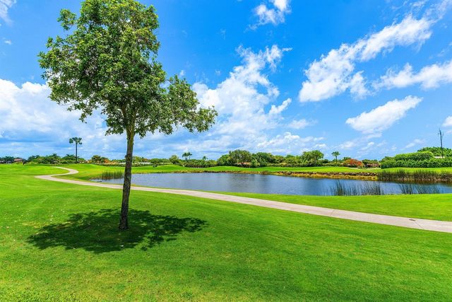 17069 Royal Cove Way, Boca Raton, FL 33496