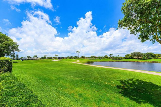 17069 Royal Cove Way, Boca Raton, FL 33496