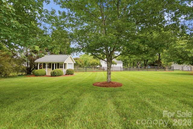 258 Glenwood Drive, Oakboro, NC 28129