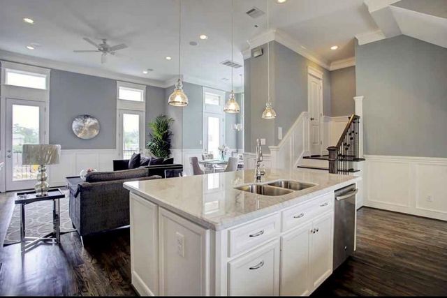 2115 Bidwell Drive, Houston, TX 77018