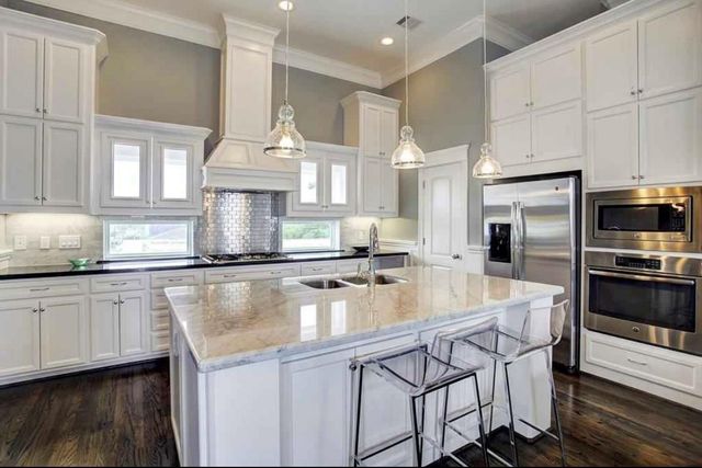 2115 Bidwell Drive, Houston, TX 77018