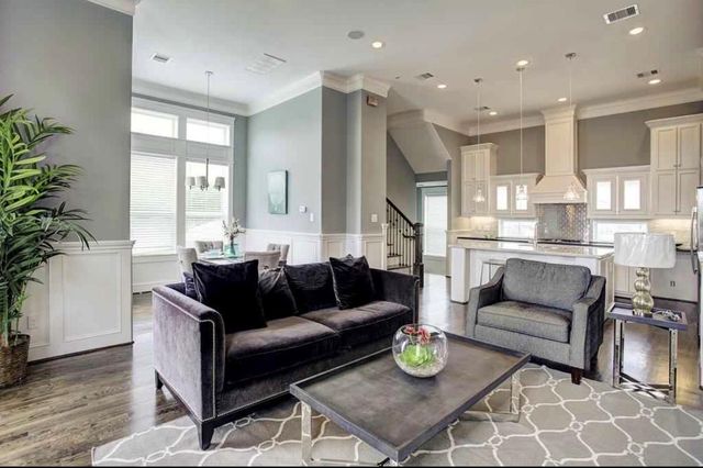 2115 Bidwell Drive, Houston, TX 77018