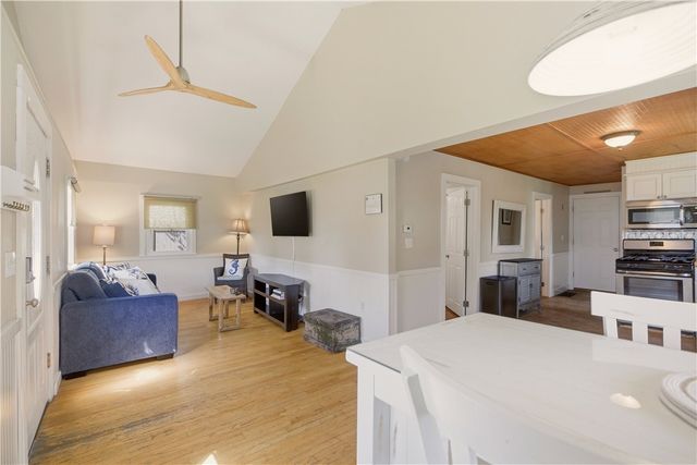 272 Riverside Street, Portsmouth, RI 02871