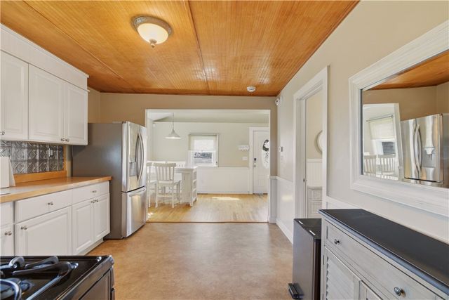 272 Riverside Street, Portsmouth, RI 02871