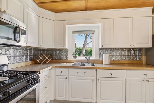 272 Riverside Street, Portsmouth, RI 02871