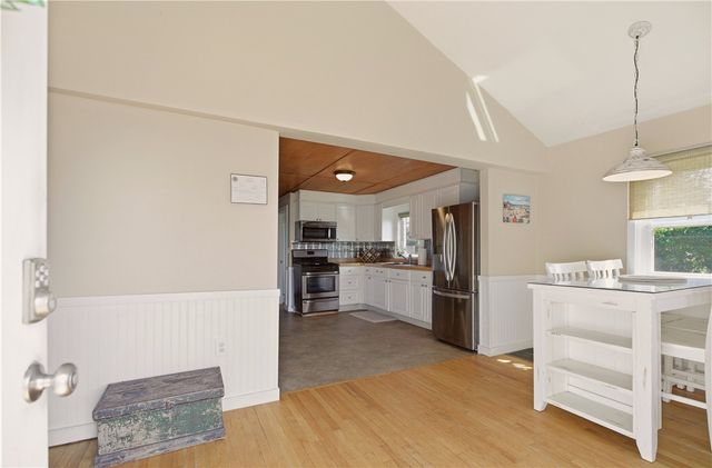 272 Riverside Street, Portsmouth, RI 02871