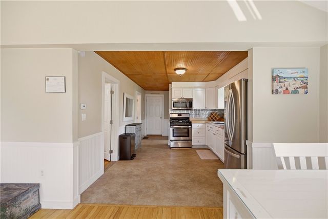 272 Riverside Street, Portsmouth, RI 02871