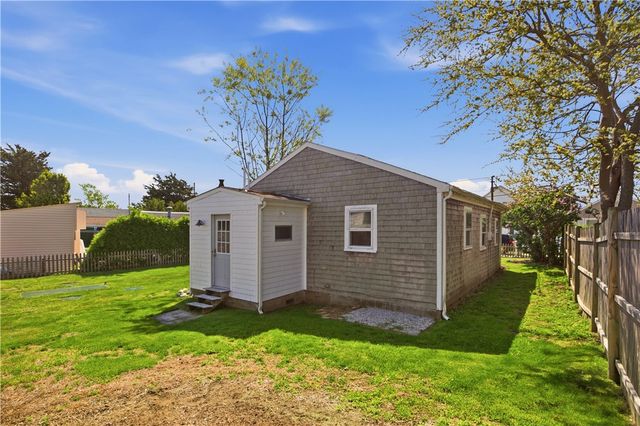 272 Riverside Street, Portsmouth, RI 02871