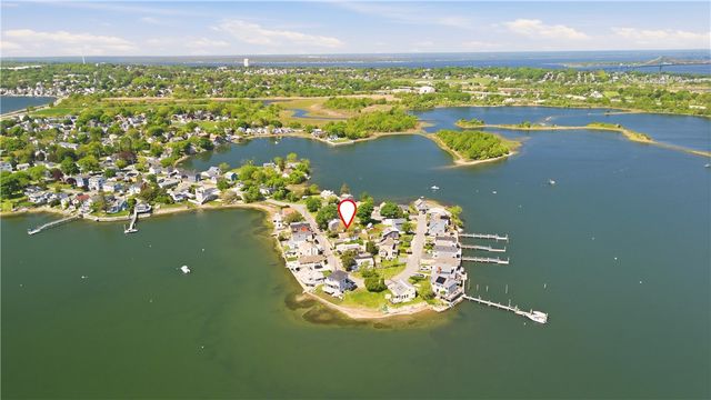 272 Riverside Street, Portsmouth, RI 02871