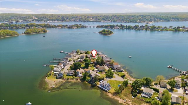 272 Riverside Street, Portsmouth, RI 02871
