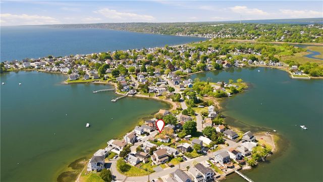 272 Riverside Street, Portsmouth, RI 02871