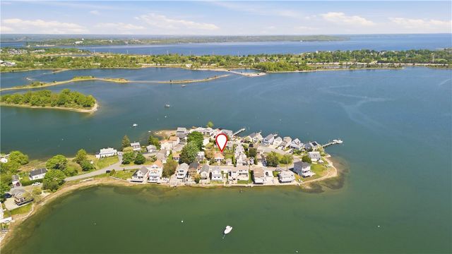 272 Riverside Street, Portsmouth, RI 02871
