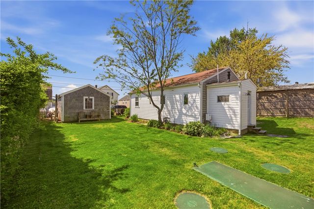 272 Riverside Street, Portsmouth, RI 02871