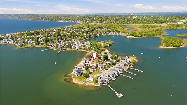 272 Riverside Street, Portsmouth, RI 02871