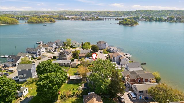 272 Riverside Street, Portsmouth, RI 02871