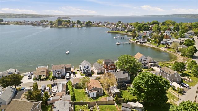 272 Riverside Street, Portsmouth, RI 02871