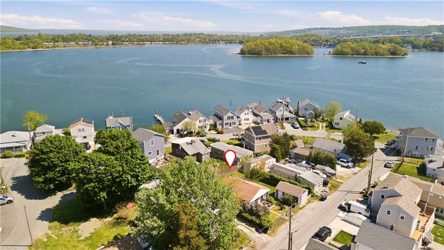 272 Riverside Street, Portsmouth, RI 02871