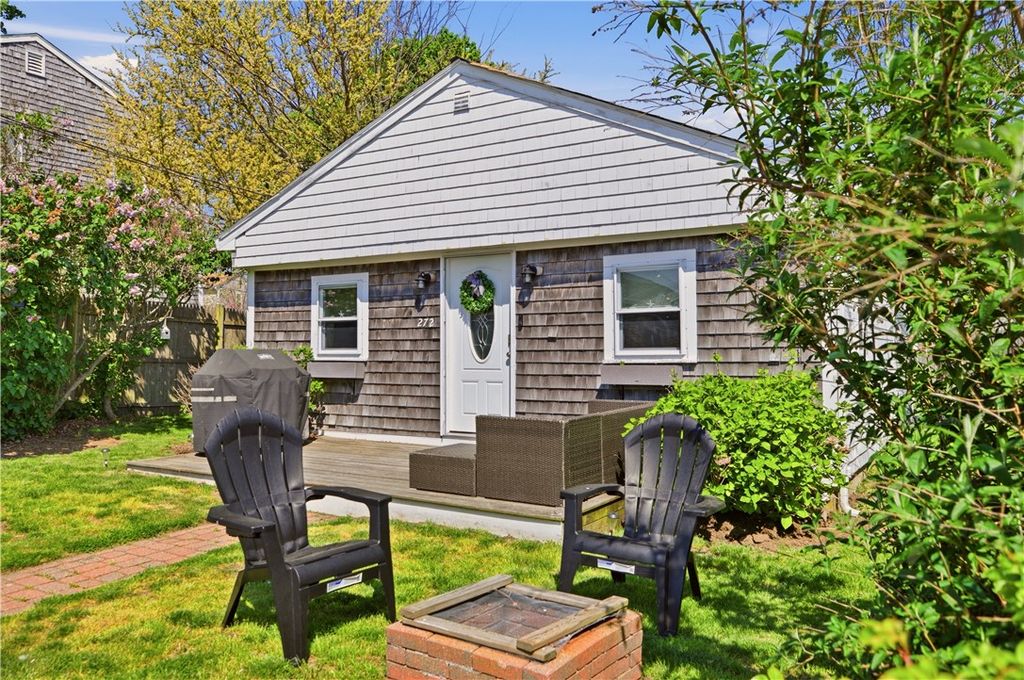 272 Riverside Street, Portsmouth, RI 02871