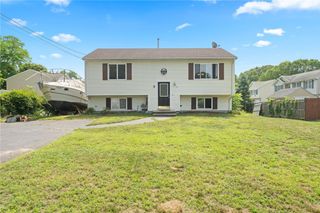 34 Pequot Avenue, Warwick, RI 02889