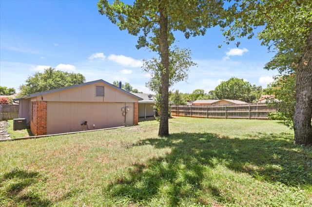 4811 French Wood Drive, Arlington, TX 76016