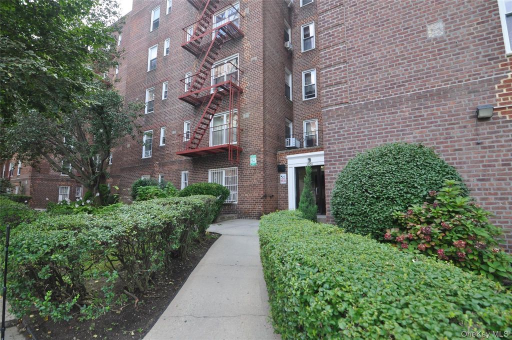 39-50 52nd Streets 1B, Woodside, NY 11377