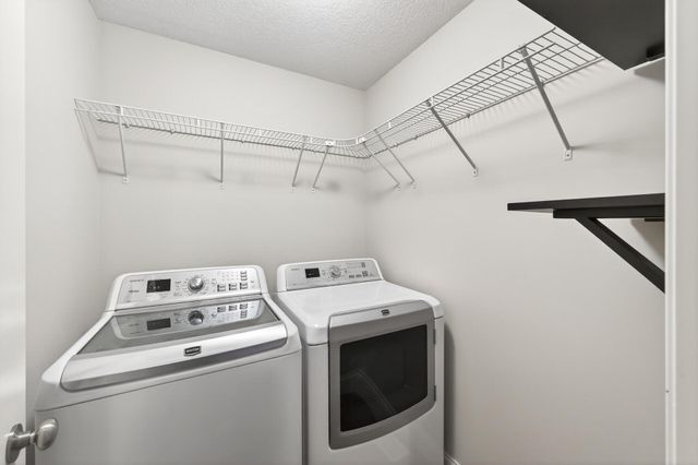 3201 Countryside Court B, Woodbury, MN 55129