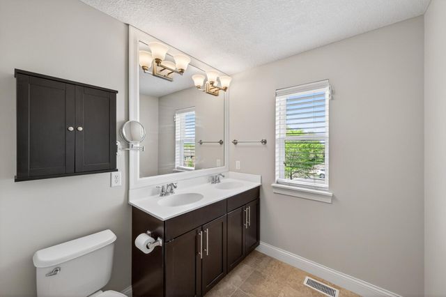 3201 Countryside Court B, Woodbury, MN 55129
