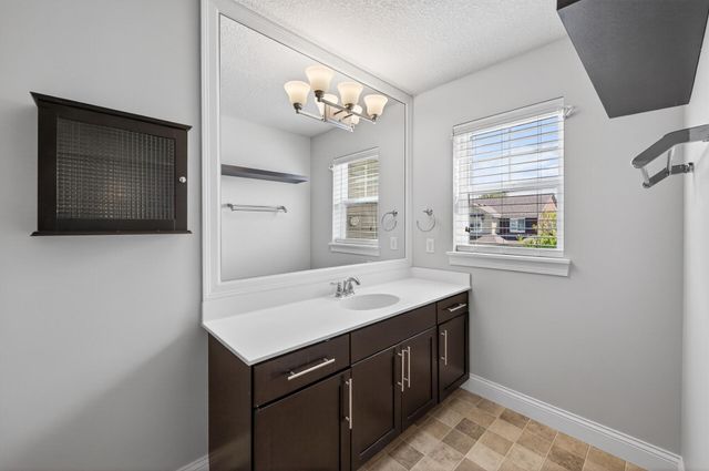 3201 Countryside Court B, Woodbury, MN 55129