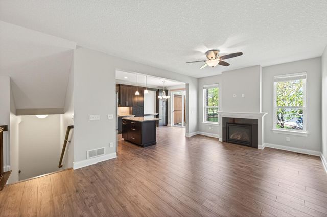 3201 Countryside Court B, Woodbury, MN 55129