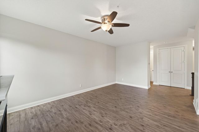 3201 Countryside Court B, Woodbury, MN 55129