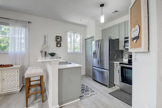 525 Bayfront Drive, Boynton Beach, FL 33435