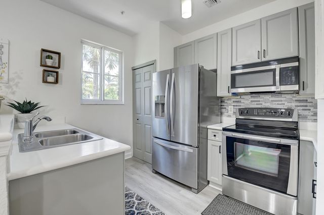 525 Bayfront Drive, Boynton Beach, FL 33435