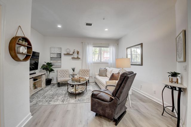 525 Bayfront Drive, Boynton Beach, FL 33435