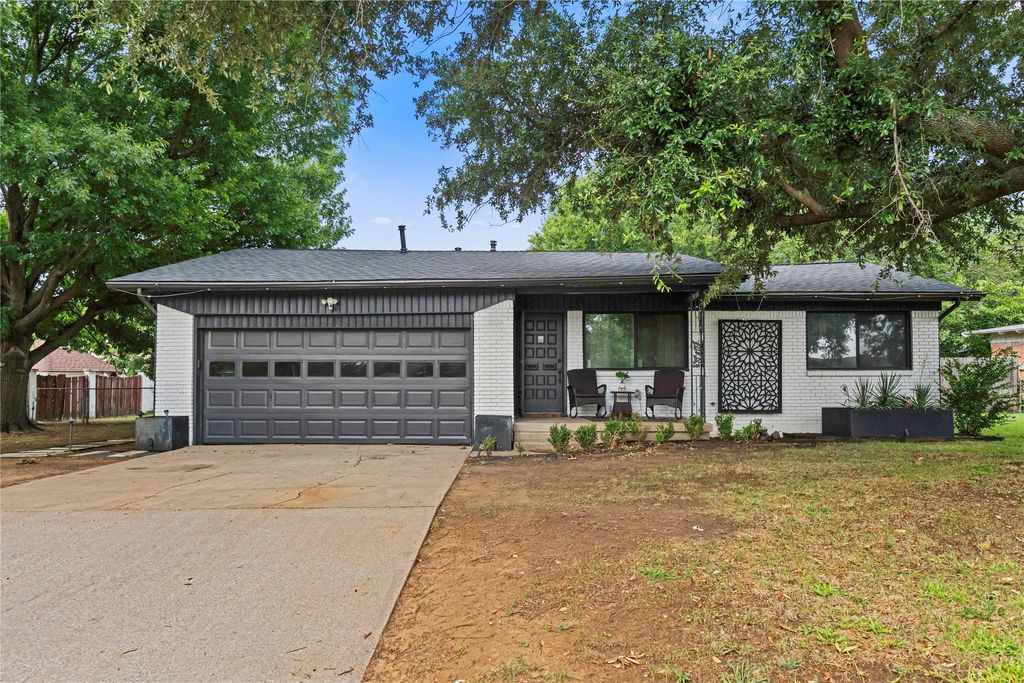 8128 Newman Drive, North Richland Hills, TX 76180
