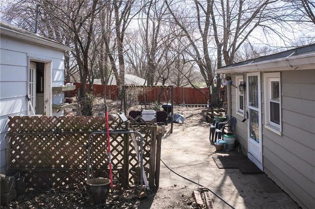 2707 Maple Avenue, Leavenworth, KS 66048