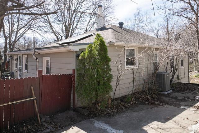 2707 Maple Avenue, Leavenworth, KS 66048