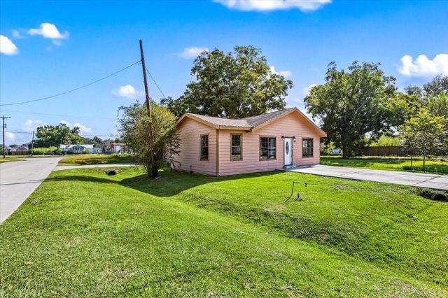 3201 Avenue F, Dickinson, TX 77539