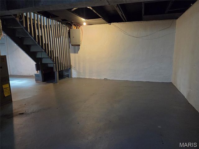 420 Scenic Drive, St Louis, MO 63137