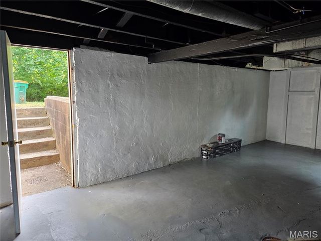 420 Scenic Drive, St Louis, MO 63137