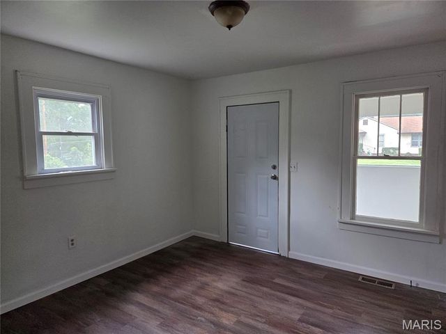 420 Scenic Drive, St Louis, MO 63137