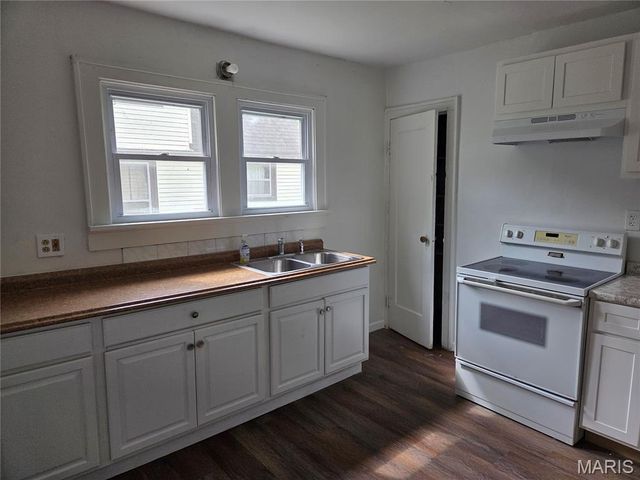 420 Scenic Drive, St Louis, MO 63137