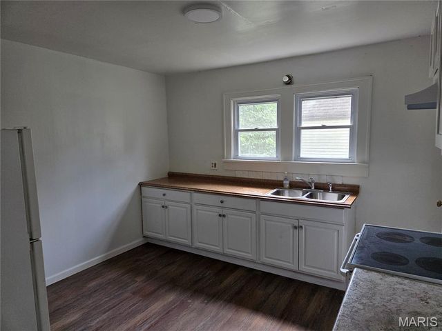 420 Scenic Drive, St Louis, MO 63137