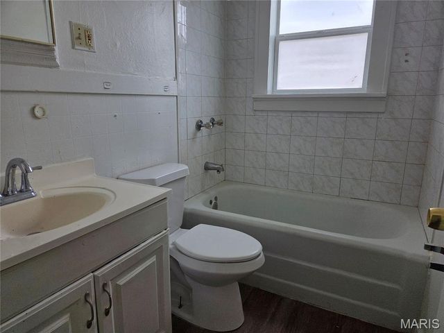 420 Scenic Drive, St Louis, MO 63137