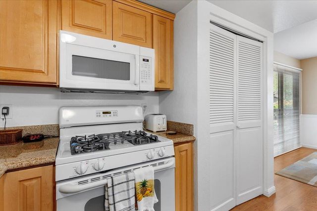 19100 Crest Ave 15, Castro Valley, CA 94546