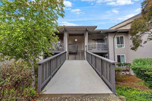 19100 Crest Ave 15, Castro Valley, CA 94546